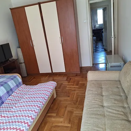 Daire Music-center, In The Center Of *