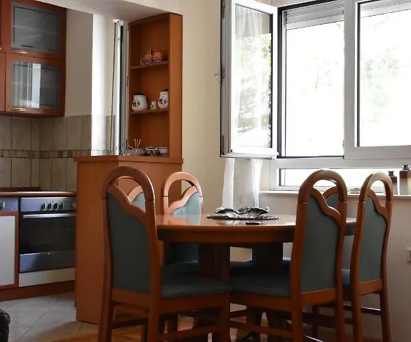 Daire Music-center, In The Center Of *