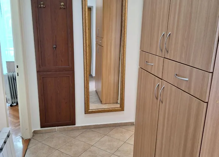 Music-center, In The Center Of Daire *