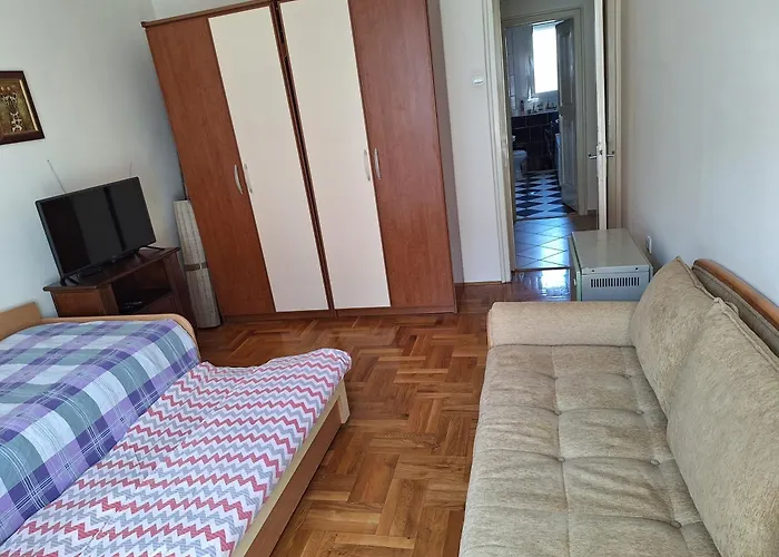 Daire Music-center, In The Center Of *